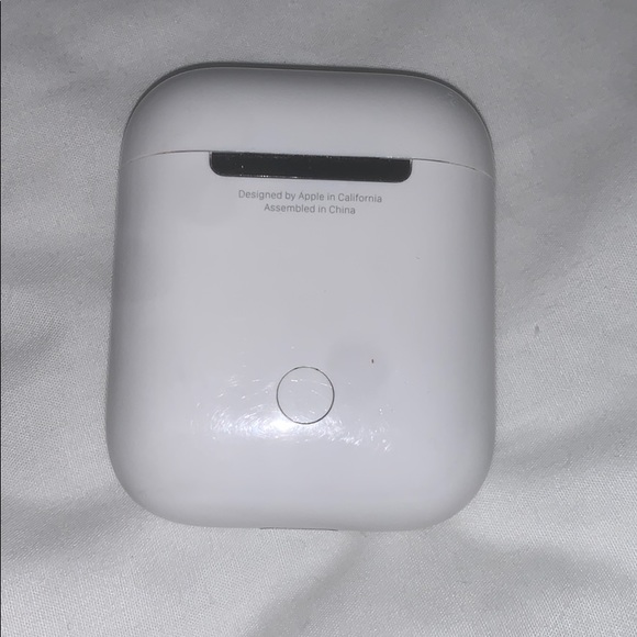 Generation 1 Apple AirPod case - Picture 3 of 3